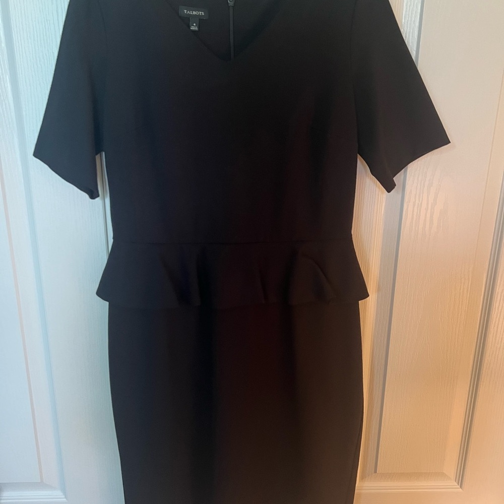 Talbots lady dress, size 4. Black, short sleeves.